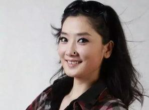 娱乐凤凰传奇玲花吃瓜