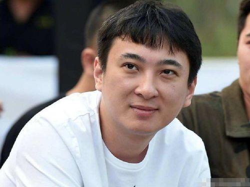 黄明昊娱乐圈吃瓜事件,揭秘明星背后的吃瓜真相