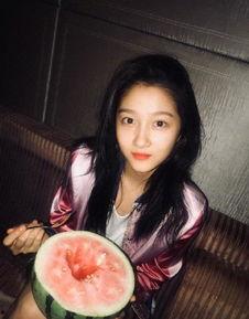 关晓彤吃娱乐瓜